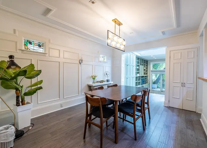 Double Bedroom On Up Or 3 Bedrooms In Basement Near Eglinton Subway Station Toronto